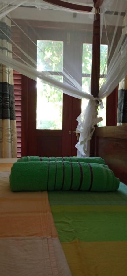 ヒッカドゥワ Mandara Rest Bed & Breakfast エクステリア 写真
