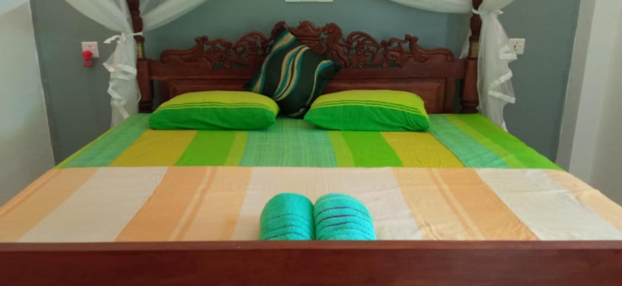 ヒッカドゥワ Mandara Rest Bed & Breakfast エクステリア 写真