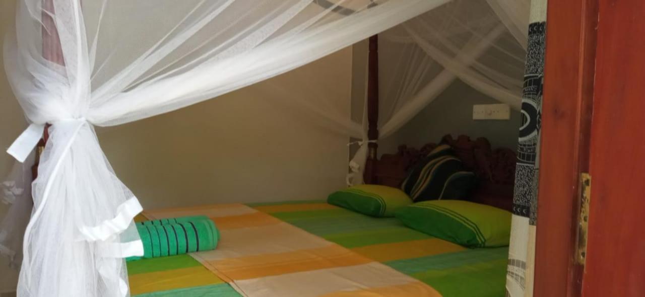 ヒッカドゥワ Mandara Rest Bed & Breakfast エクステリア 写真