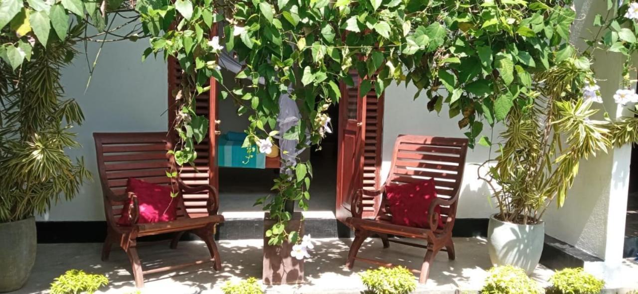 ヒッカドゥワ Mandara Rest Bed & Breakfast エクステリア 写真