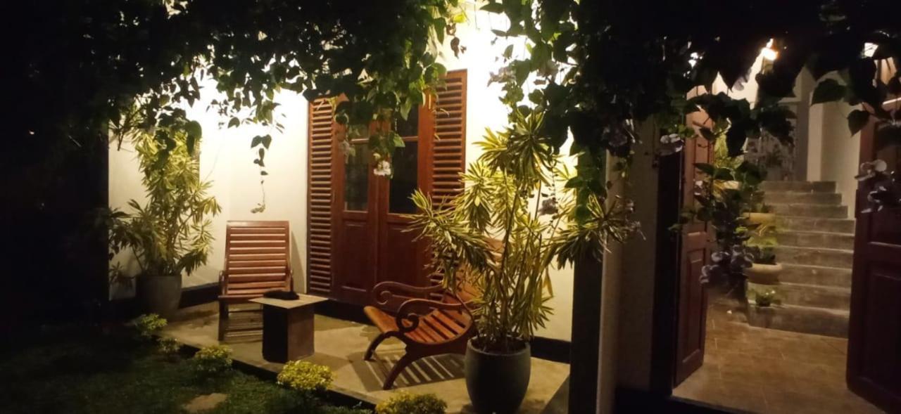 ヒッカドゥワ Mandara Rest Bed & Breakfast エクステリア 写真