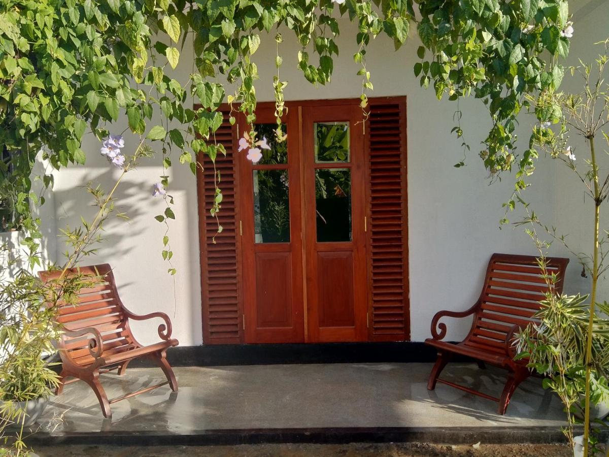 ヒッカドゥワ Mandara Rest Bed & Breakfast エクステリア 写真